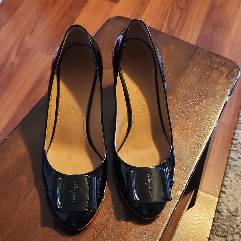Salvatore Ferragamo Black Patent Leather Pumps Closed Toe Block Heels size 5.5 B